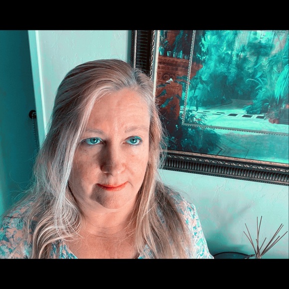 Styles I prefer are embroidered clothes, velvet and real leather boots. - Picture 3 of 3